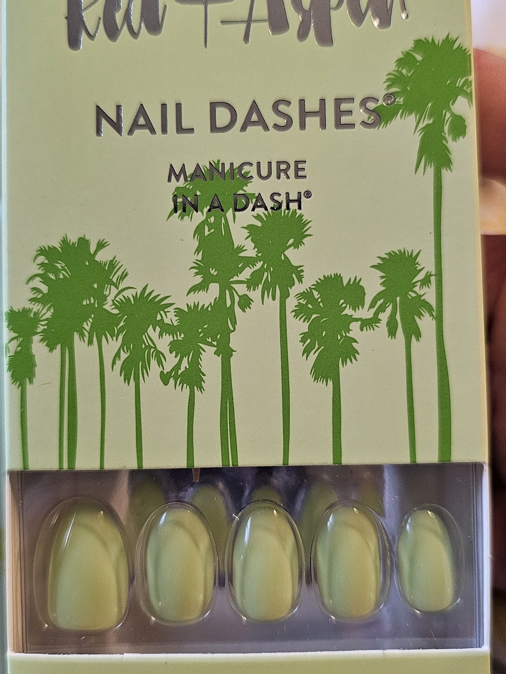 Nail Dashes Manicure In A Dash Press-On Nails — Soft Lime Green
